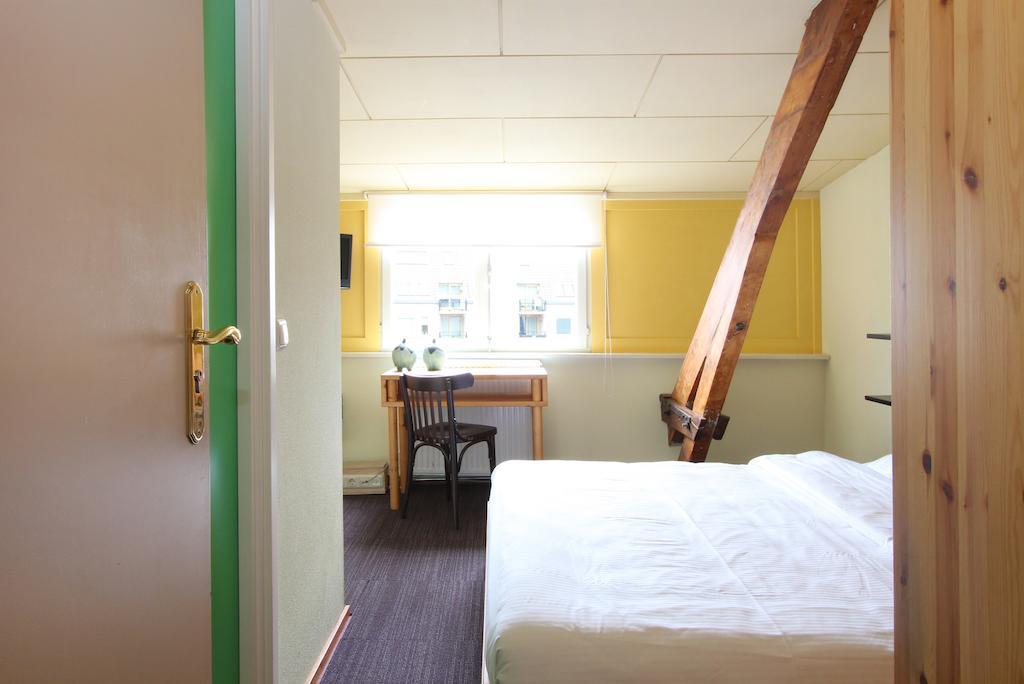 Pinos Eetcafe Bed and Breakfast Tilburgo Habitación foto